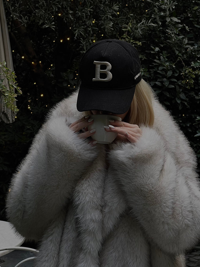 Bonheur B Black Baseball Cap